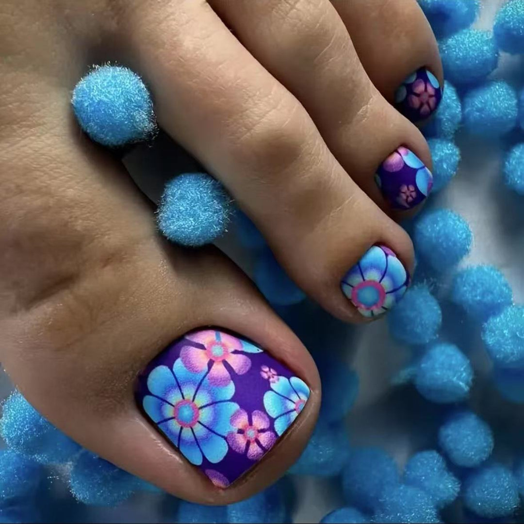 Nail art set with floral designs and matte finish Stornfield