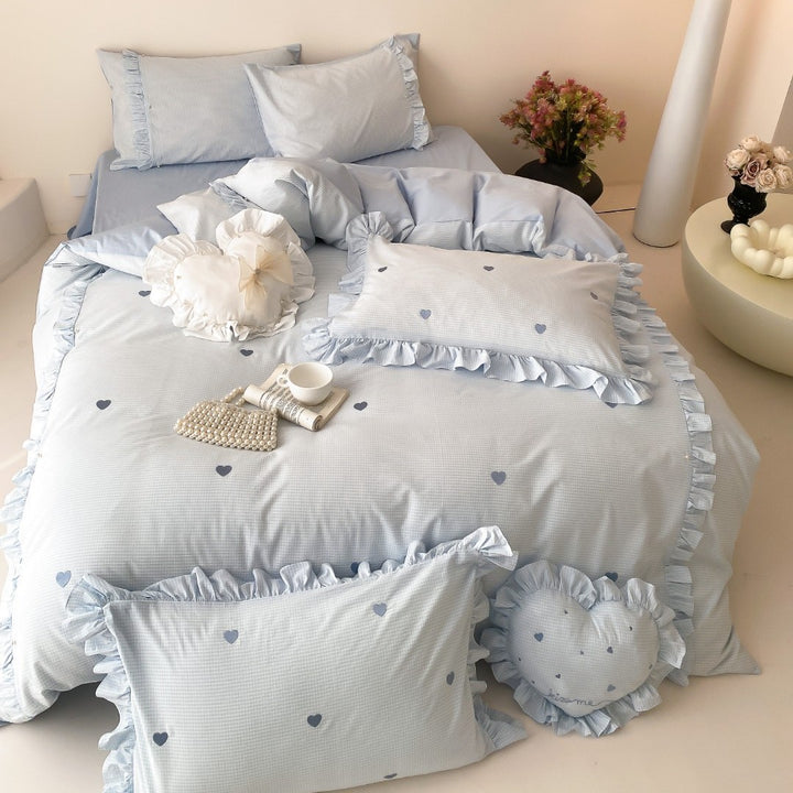 Romantic bedding set made of cotton satin with ruffles and heart print