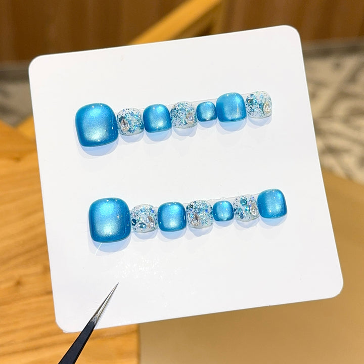 Sparkling artificial nails with glamorous design Stornfield