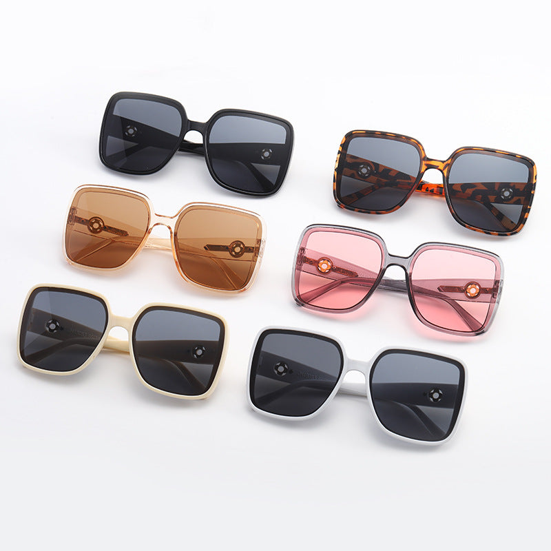 Women's fashionable square sunglasses with luxurious details Stornfield