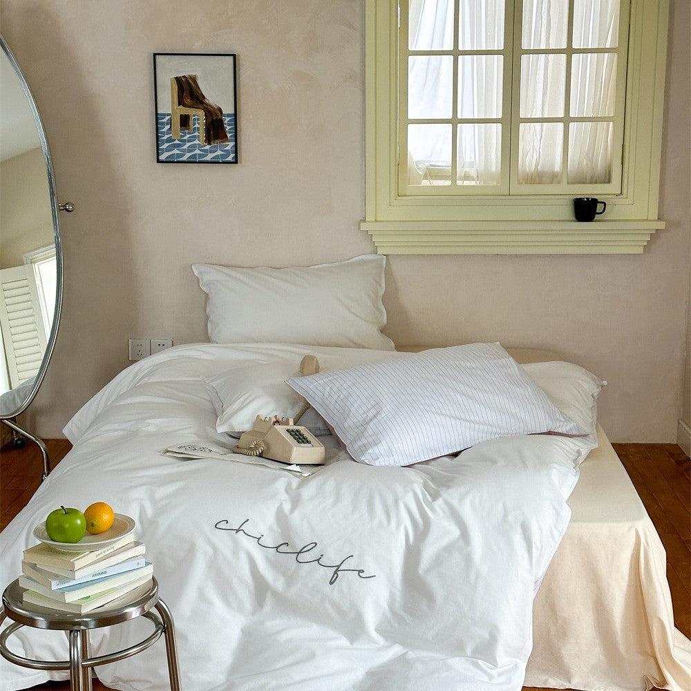 Bedding set made of cotton satin with Chilllife embroidery, extra soft touch and reversible pillowcases