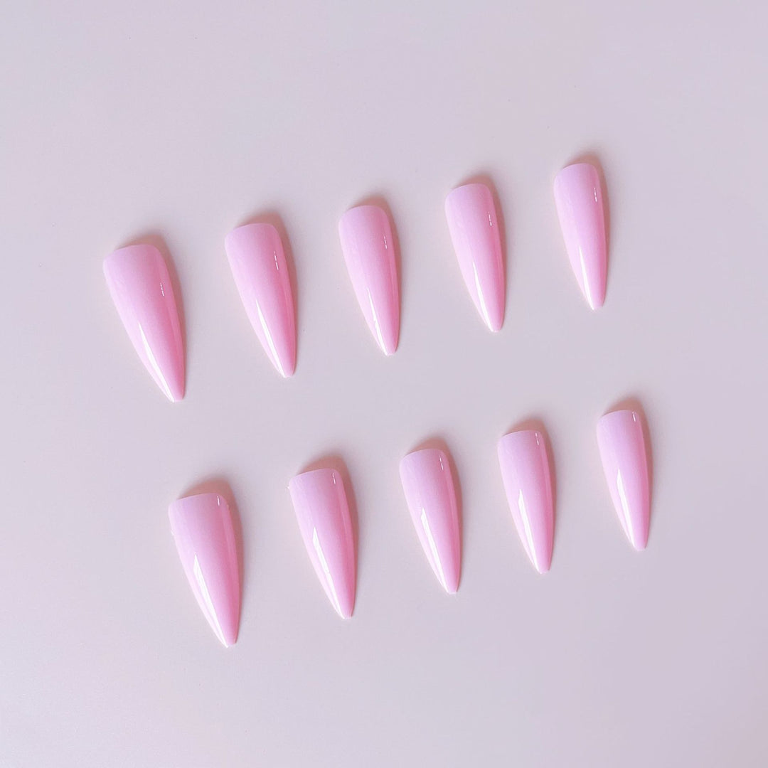 Artificial nail set with pointed design elements Stornfield