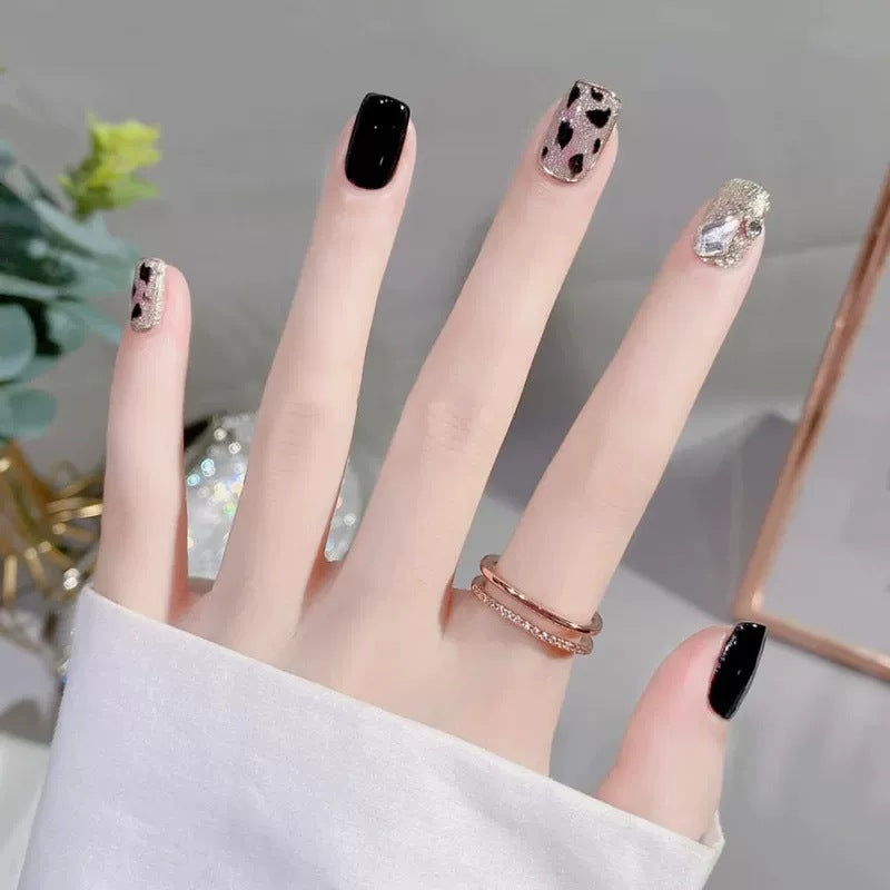 Creative Nail Art Set with Elegant Animal Accents Stornfield