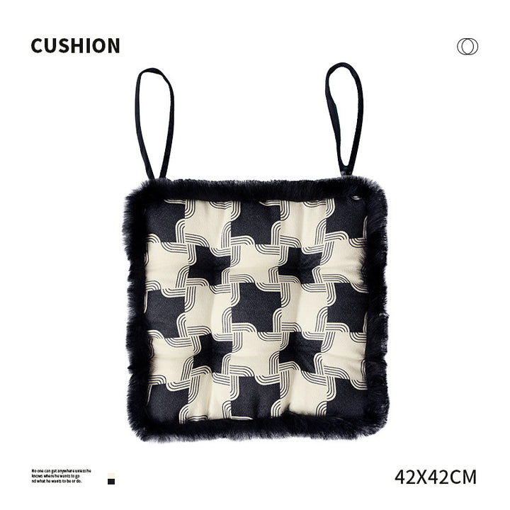 Padded seat cushion with fastening straps, quilted tufting surface and faux fur trim Stornfield