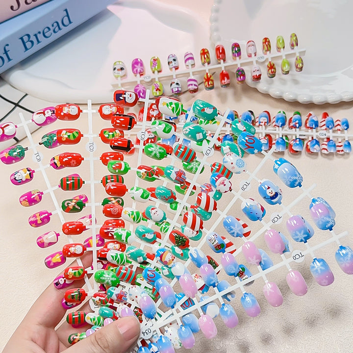Children's Fun Holiday-Themed Fake Nail Set Stornfield
