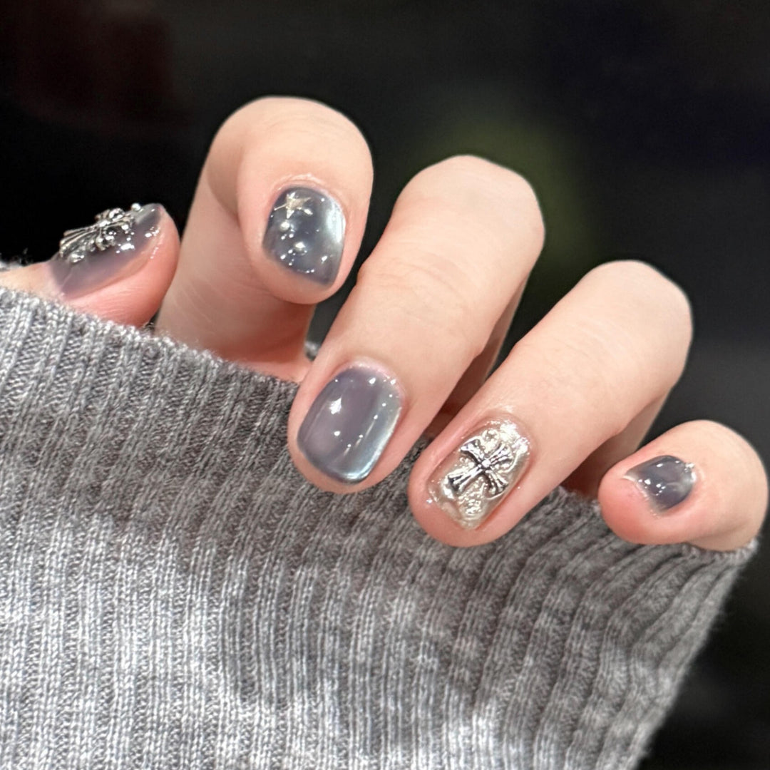 Artificial nail set with glamorous metallic effects Stornfield