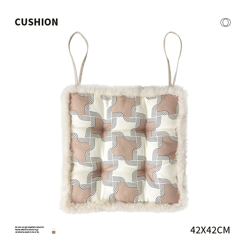 Padded seat cushion with fastening straps and faux fur edge