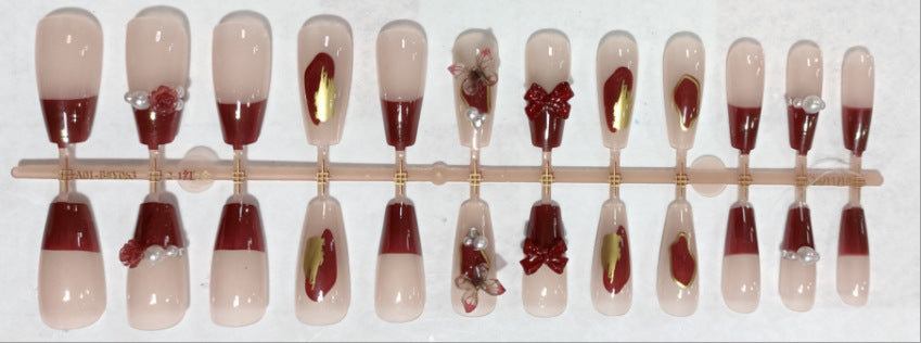Glamorous nail art with pearls and glitter Stornfield