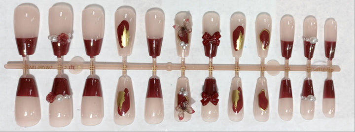 Glamorous nail art with pearls and glitter Stornfield
