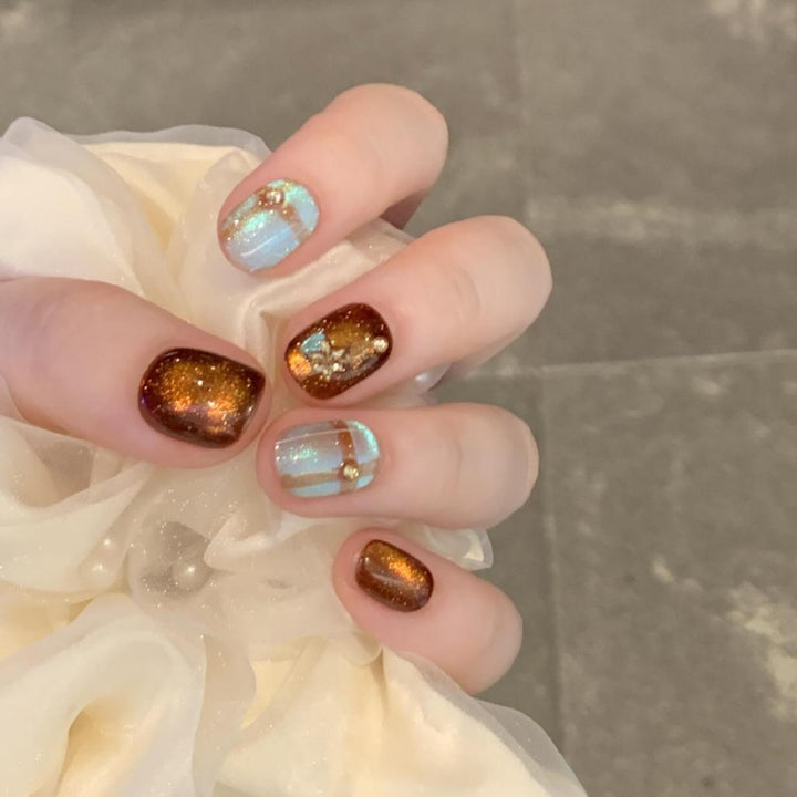 Artificial nail art tips with shimmer and glitter Stornfield