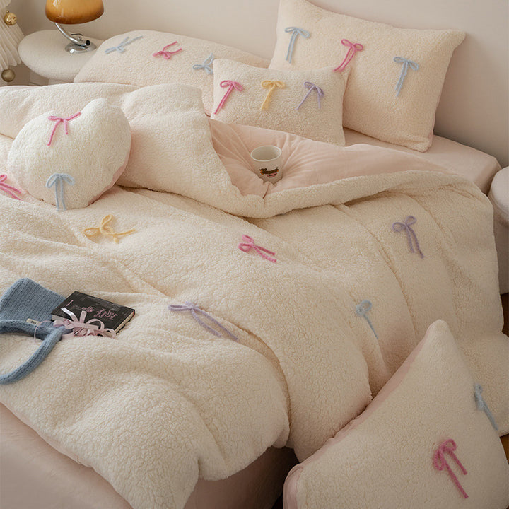 Reversible teddy fleece bedding set with 3D bow appliqués and heart decorative pillow