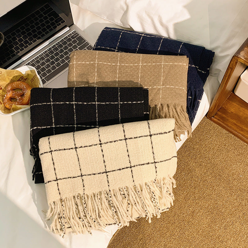 Cozy and Stylish Blanket with Fringes Stornfield
