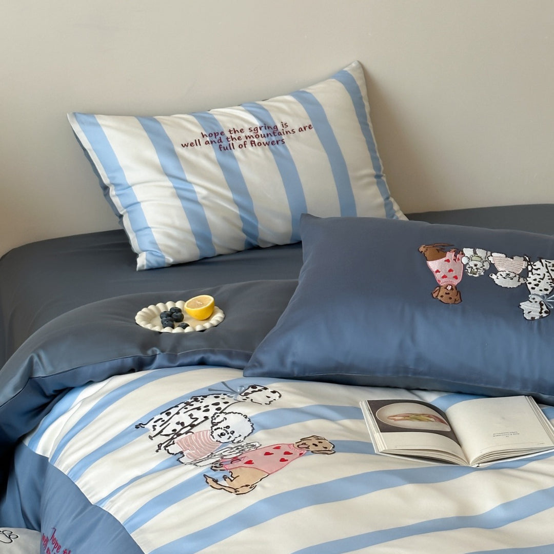 Cozy cotton satin bed set with striped texture and playful bear illustrations