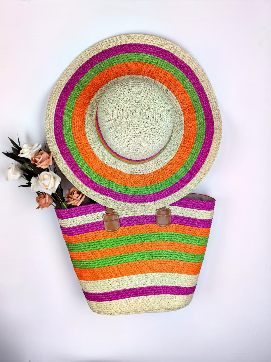 Summery beach bag and sun hat Stornfield