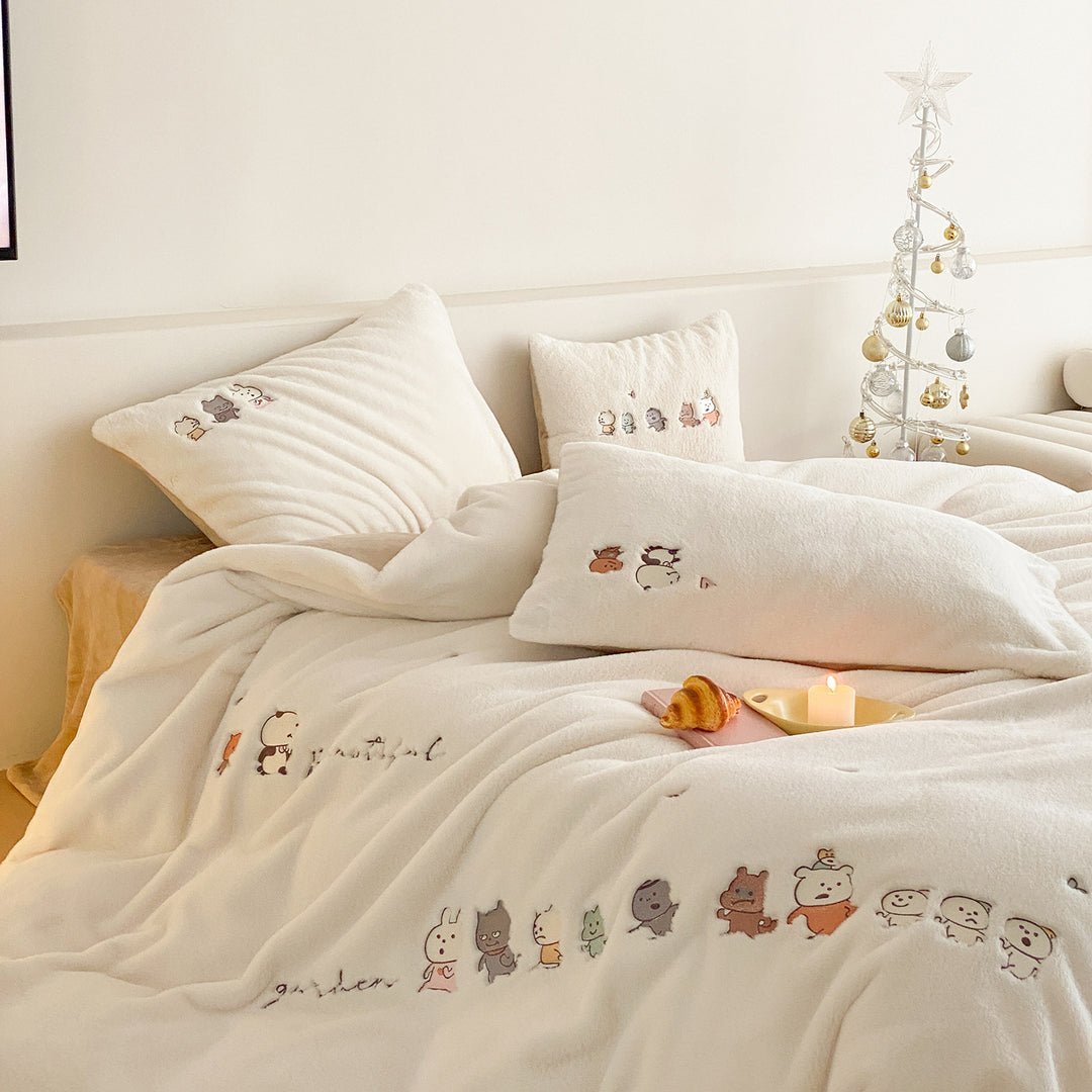 Fluffy bedding set with embroidered cartoon animals and Sherpa surface