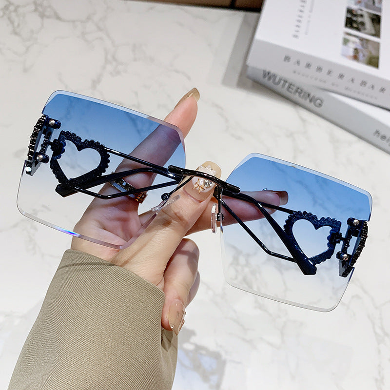 Women's fashionable sunglasses with trendy heart design Stornfield