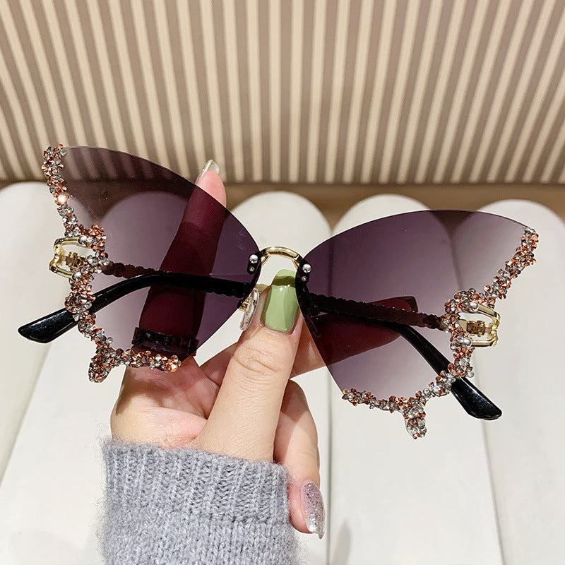 Ladies extravagant Cat-Eye sunglasses with dazzling rhinestone embellishments Stornfield