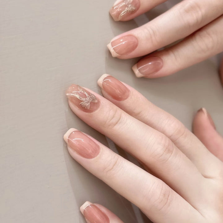 Artificial nail art with delicate floral design Stornfield