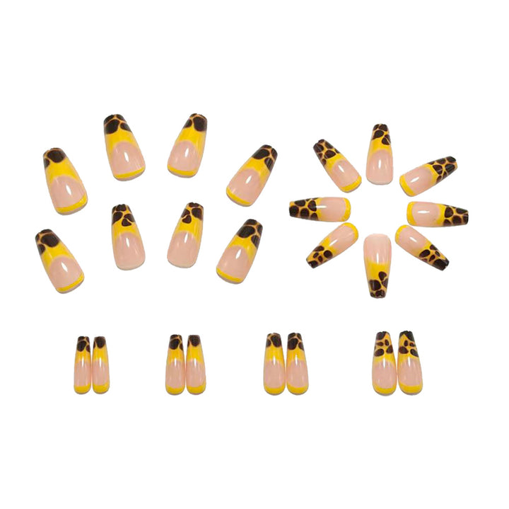 Artificial nails in modern leopard pattern Stornfield