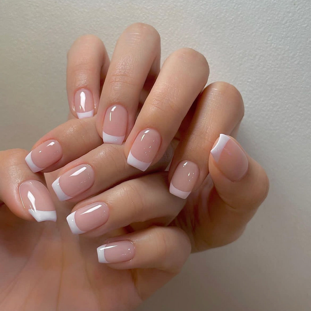 Artificial nail set with elegant French tip decorations Stornfield