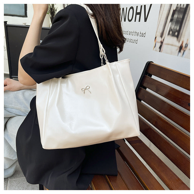 Elegant Glossy Hobo Handbag Stornfield
