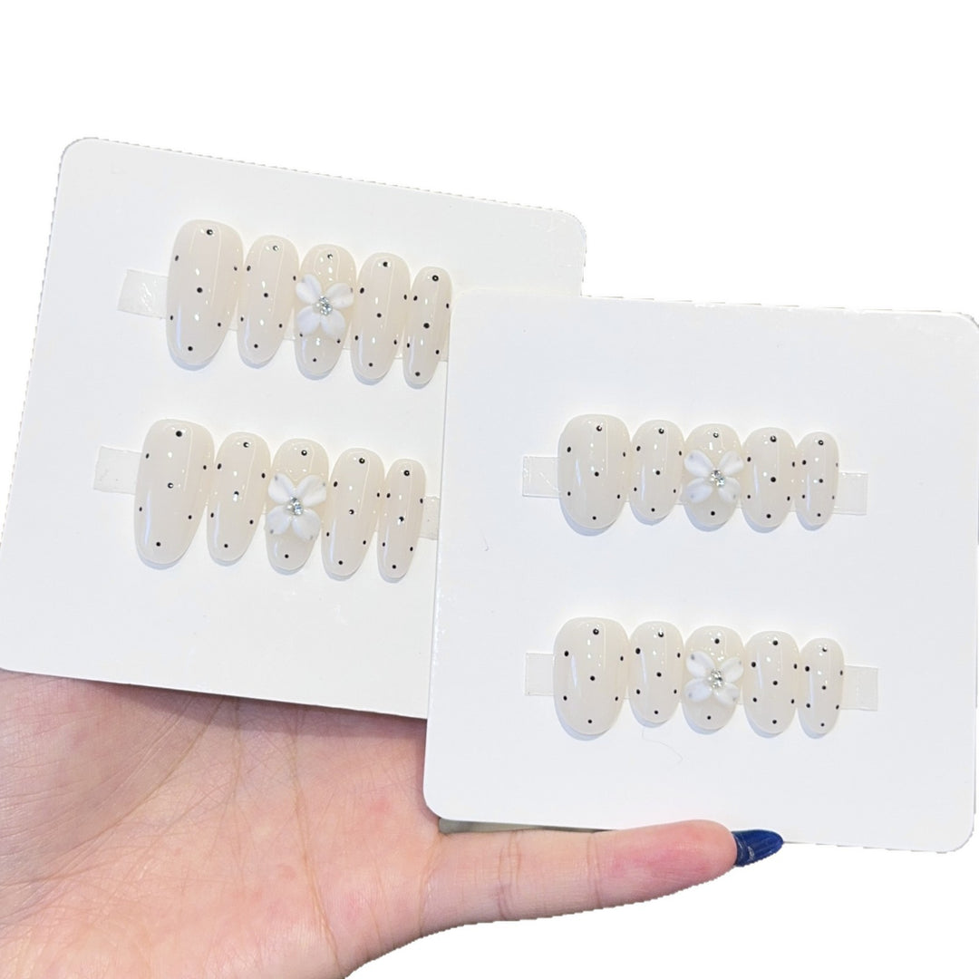 Artificial nail tips with floral and dotted accents Stornfield