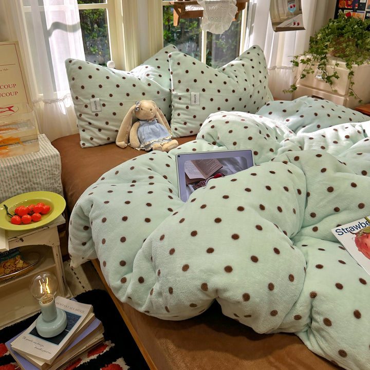 Cozy Polka Dot Fleece Blanket