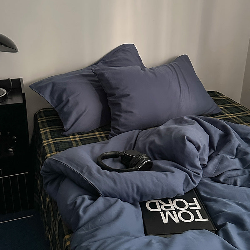 Checked bedding set made of linen-cotton mix with fitted sheet and pillowcases