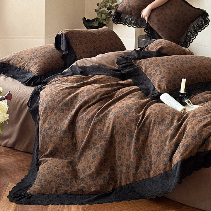 Luxurious floral bedding set made of cotton satin with lace hem