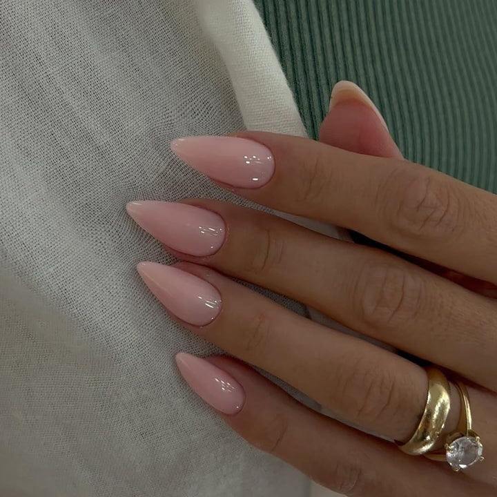 Artificial nail set in elegant stiletto shape Stornfield