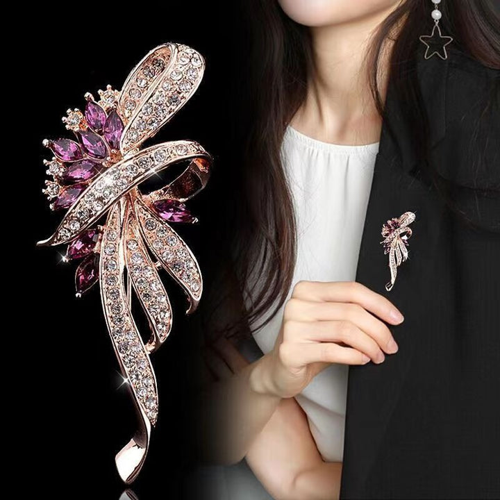 Exquisite brooch with sparkling zirconia and blue gemstones Stornfield