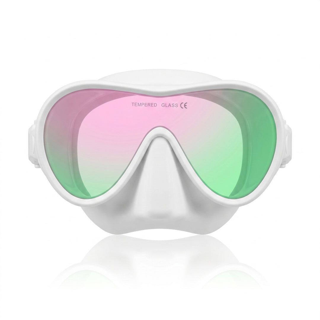 Diving mask with ergonomic design and wide field of vision Stornfield