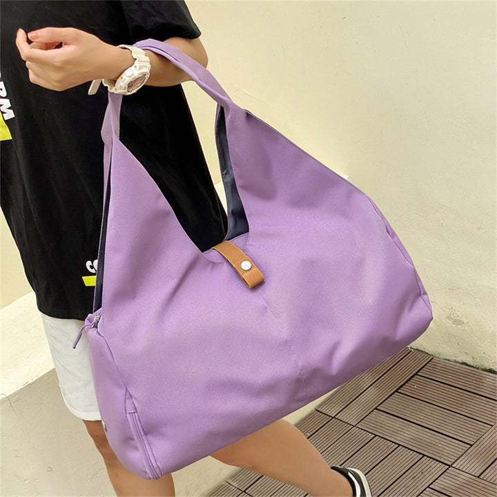 Comfortable tote bag with innovative shape and adjustable carrying handle Stornfield