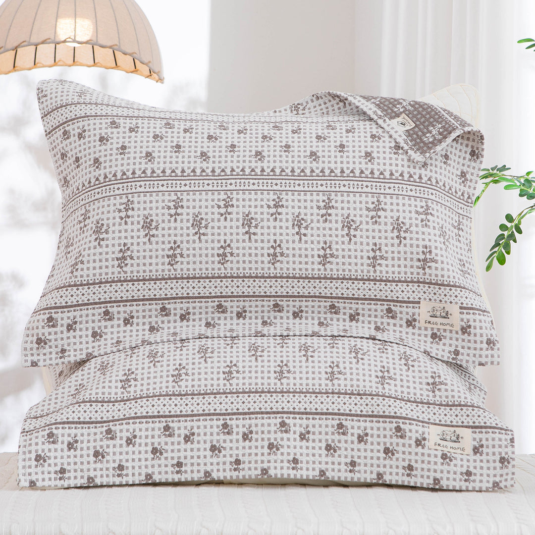 Women's pillowcase with modern checkered pattern Stornfield