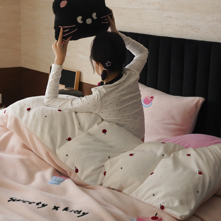 Quilted fleece bedding set with dog motifs and paw embroidery.