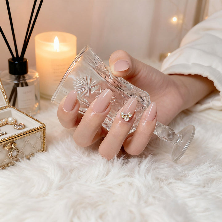 Artificial nail set with elegant pearl design and high-gloss surface Stornfield