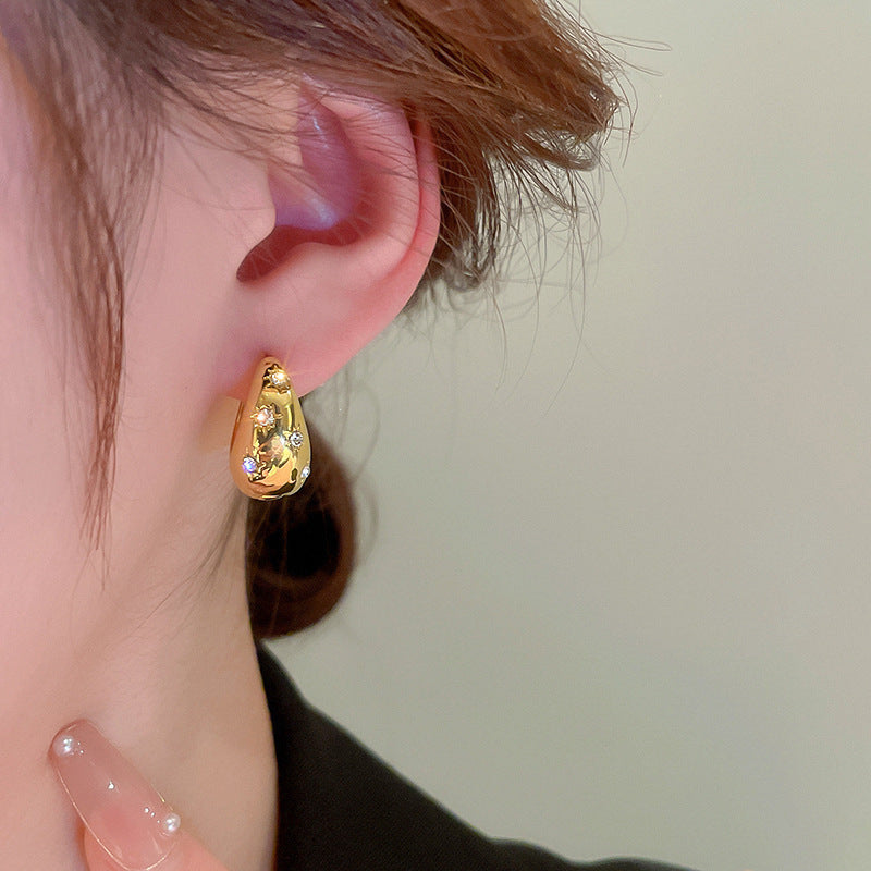 Fashionable earrings with floral design Stornfield