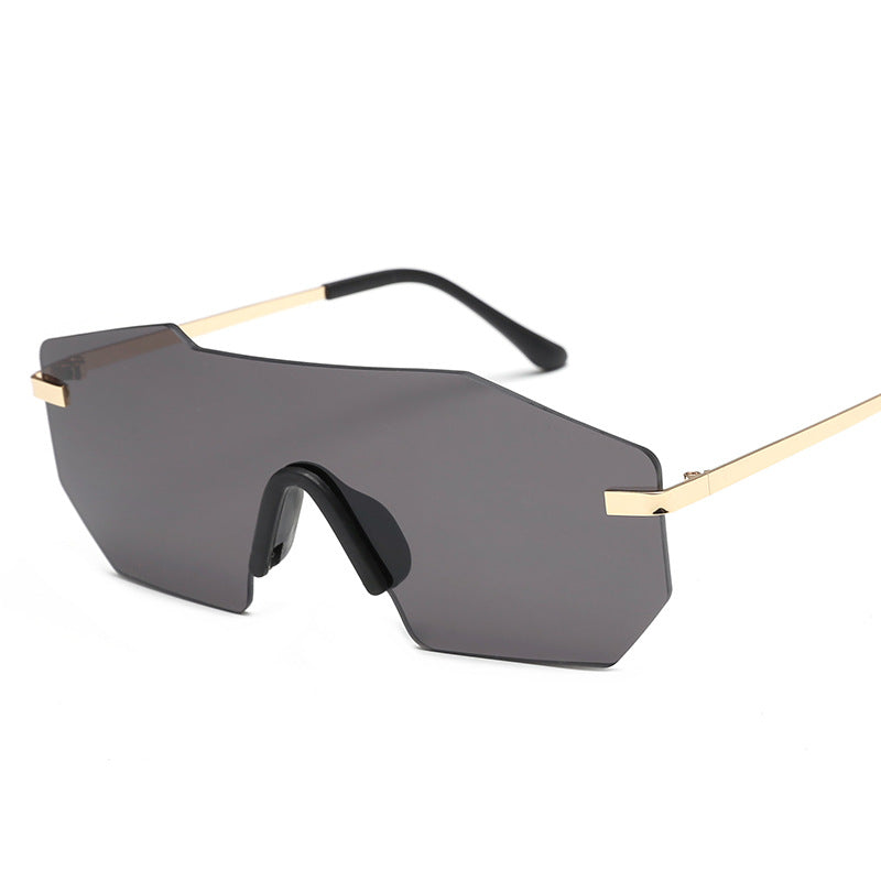 Women's oversized sunglasses in futuristic design Stornfield
