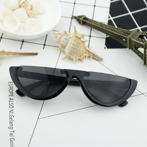Women Cat-Eye Glasses with distinctive frame and mirrored lenses Stornfield