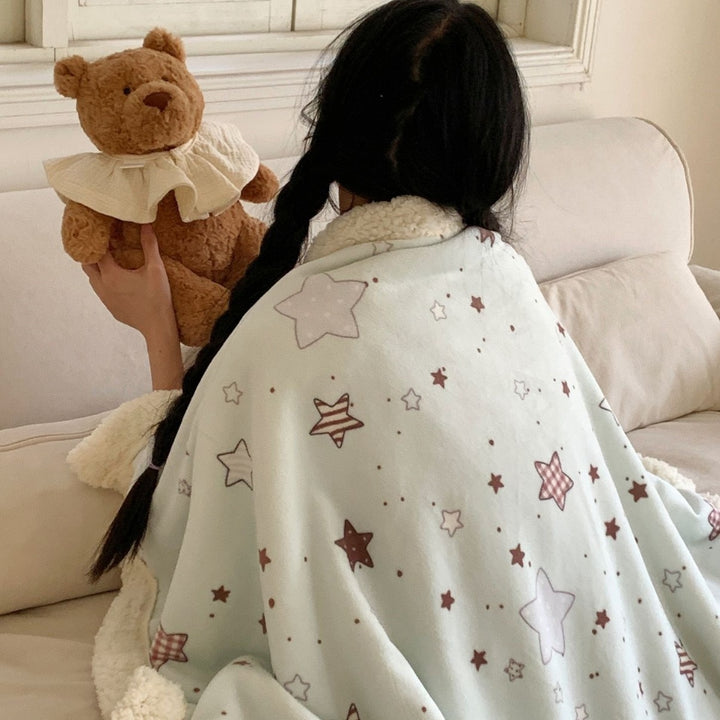 Reversible fleece blanket with cartoon cat design and teddy lining