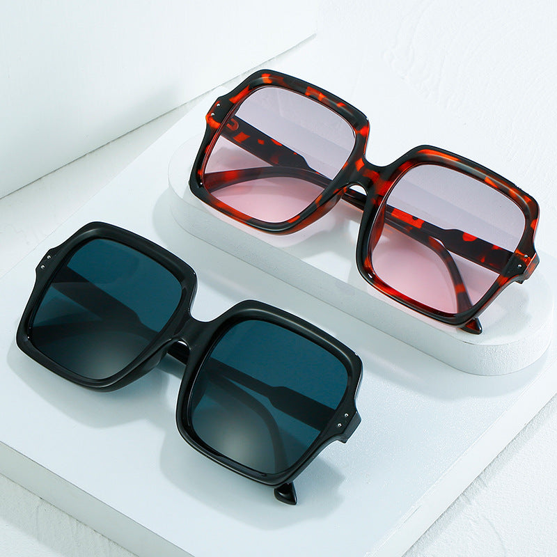Ladies square fashionable sunglasses with polarized lenses Stornfield