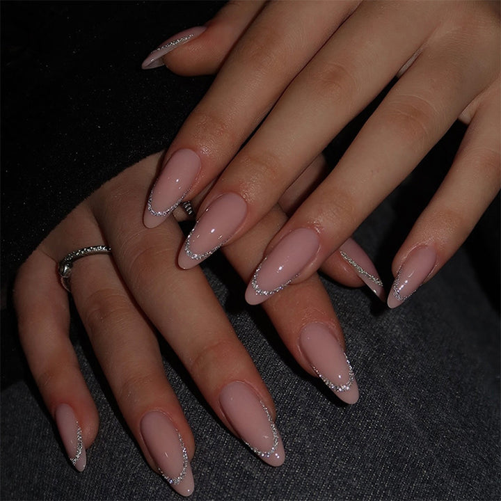 Artificial nail set with natural look and flexible fit Stornfield