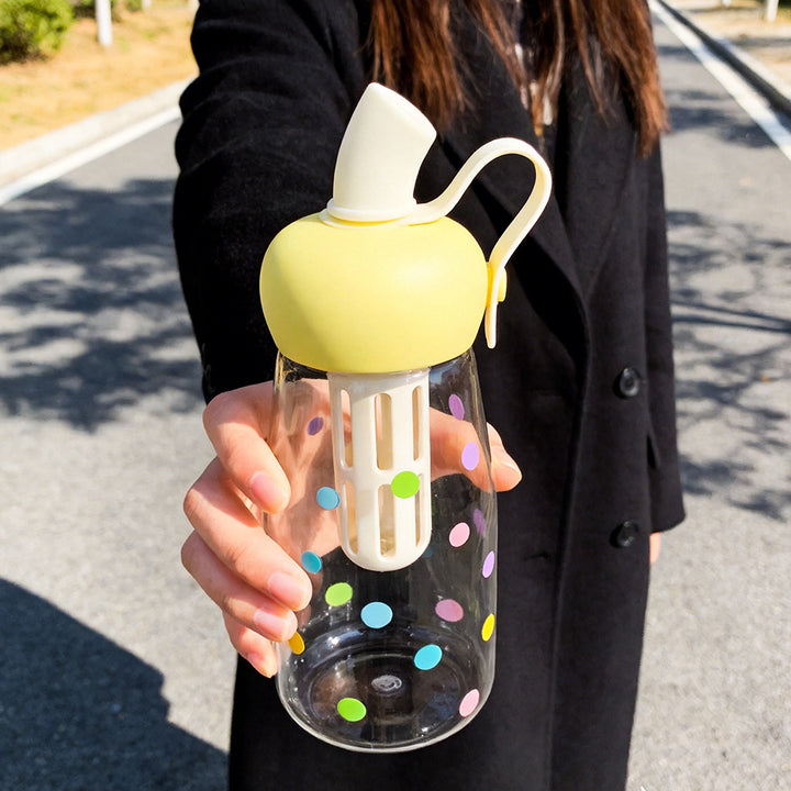 Women's water bottle with integrated fruit filter and practical carrying handle Stornfield