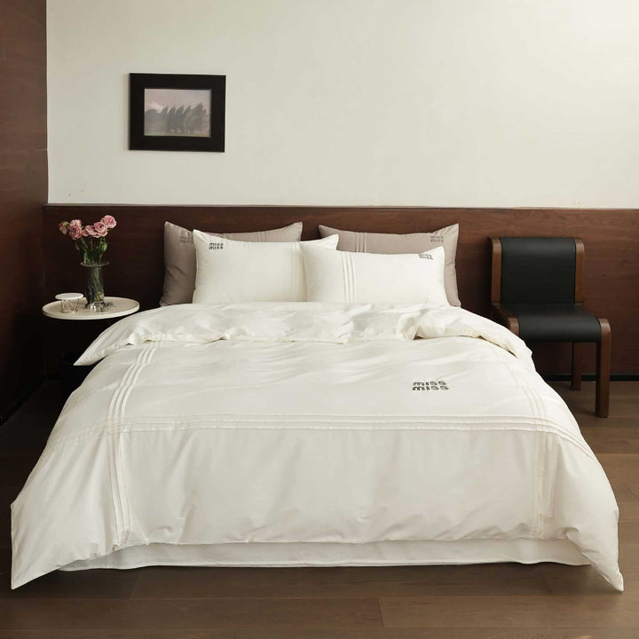 High-quality cotton bedding set with quilted seam