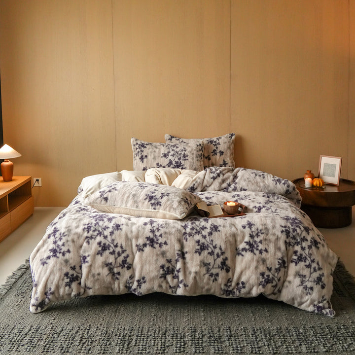Plush bedding set with floral microfleece quilt cover