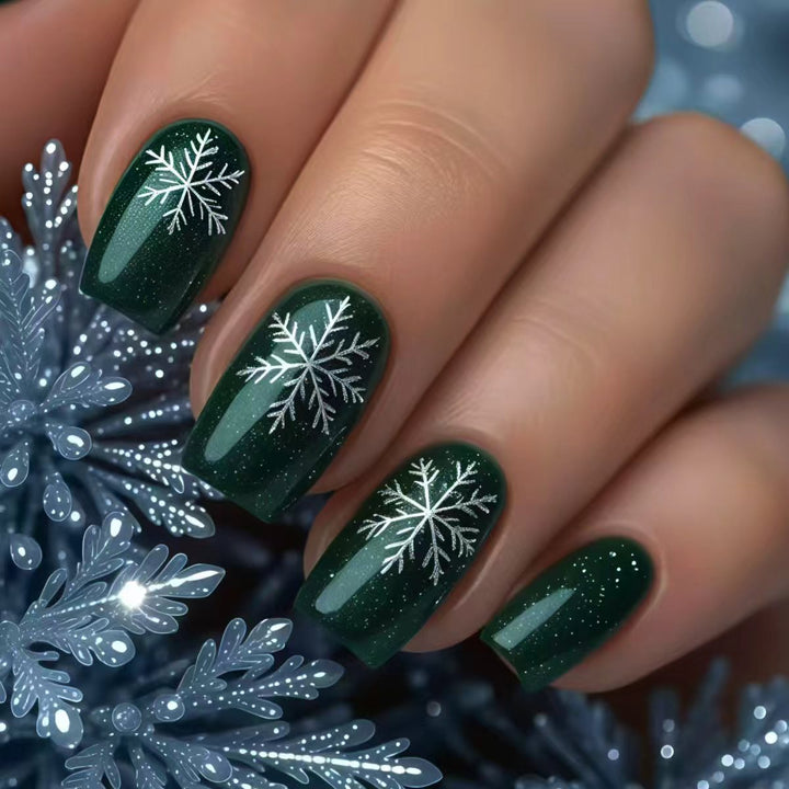 Winter-Themed Nail Art Stornfield