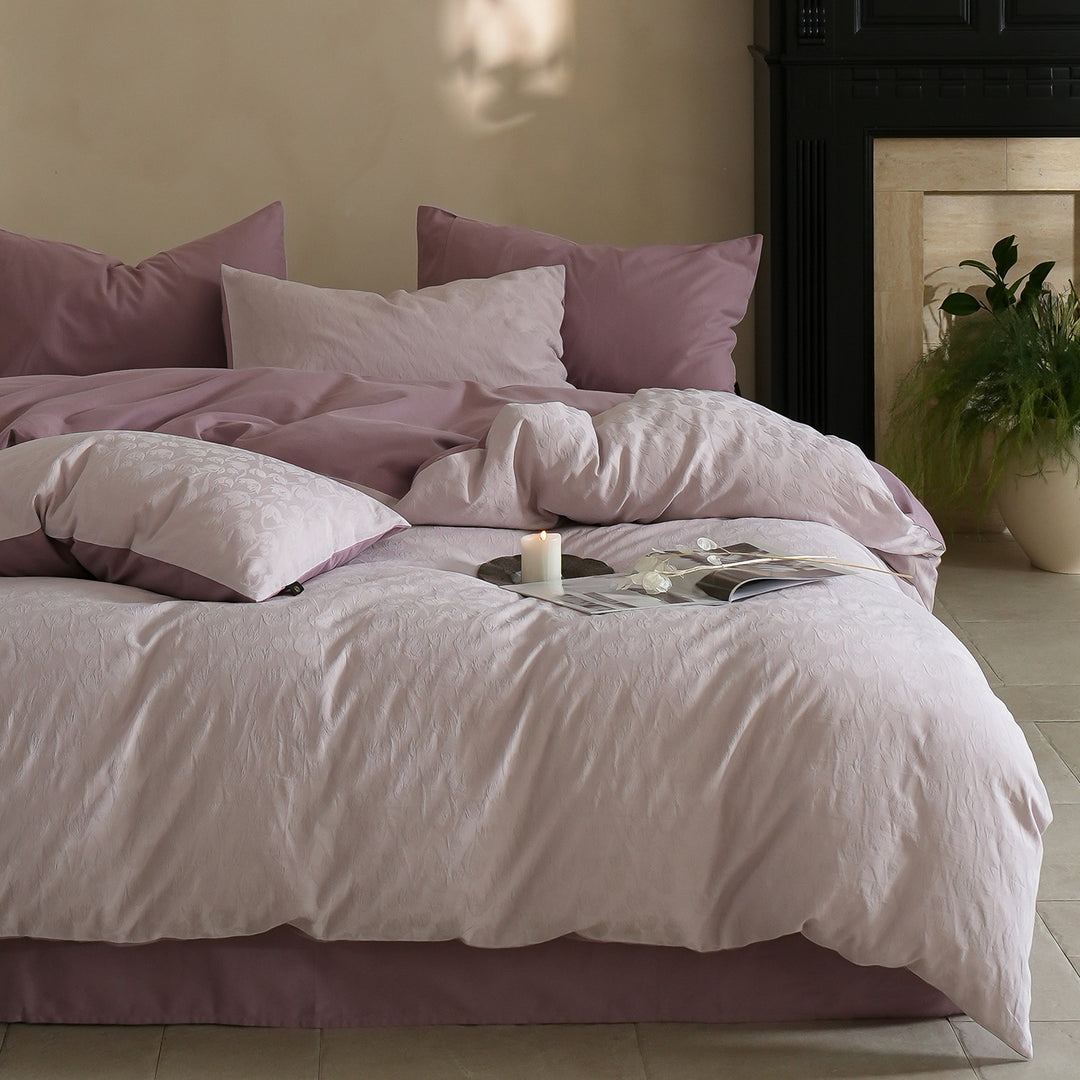 Fine woven bedding set made of cotton satin with subtle jacquard flower texture