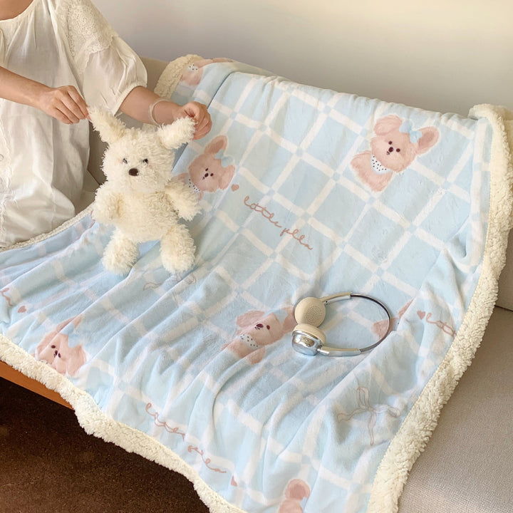 Reversible fleece blanket with cartoon cat design and teddy lining
