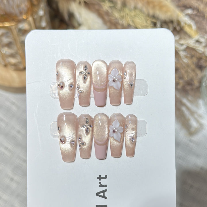 Elegant Floral Accent Press-On Nail Set Stornfield