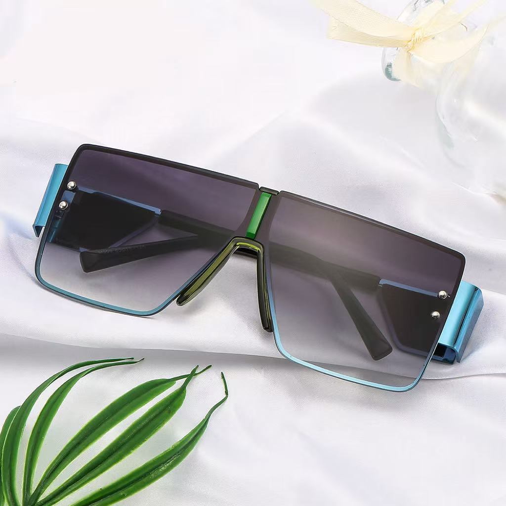 Ladies trendy oversized sunglasses with futuristic design Stornfield